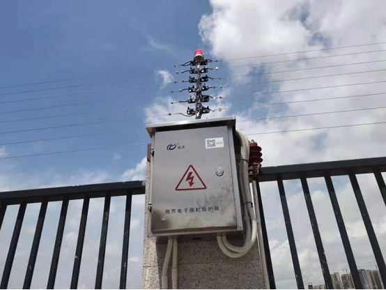 學校安裝電子圍欄的必要性，學生翻墻外出感染